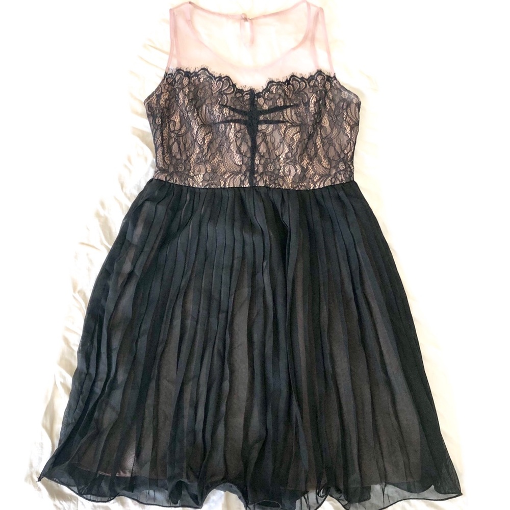 Dress w/Lace Detailing